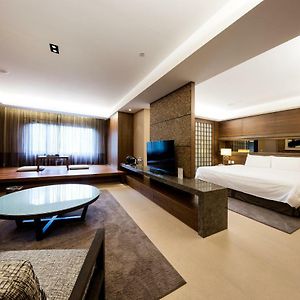 Deluxe King Suite